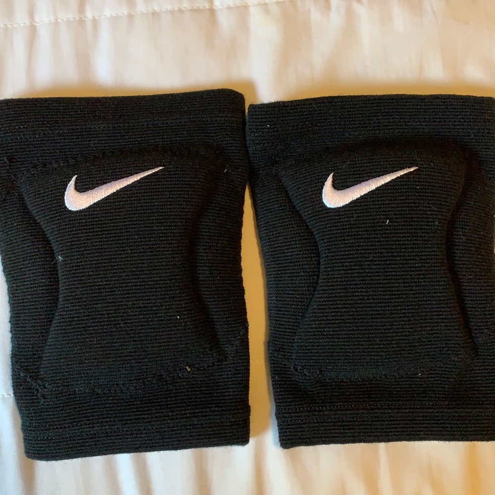Nike dri-fit knee pads